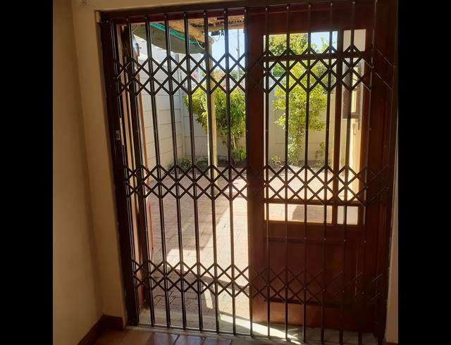 2 bed property to rent in KENILWORTH